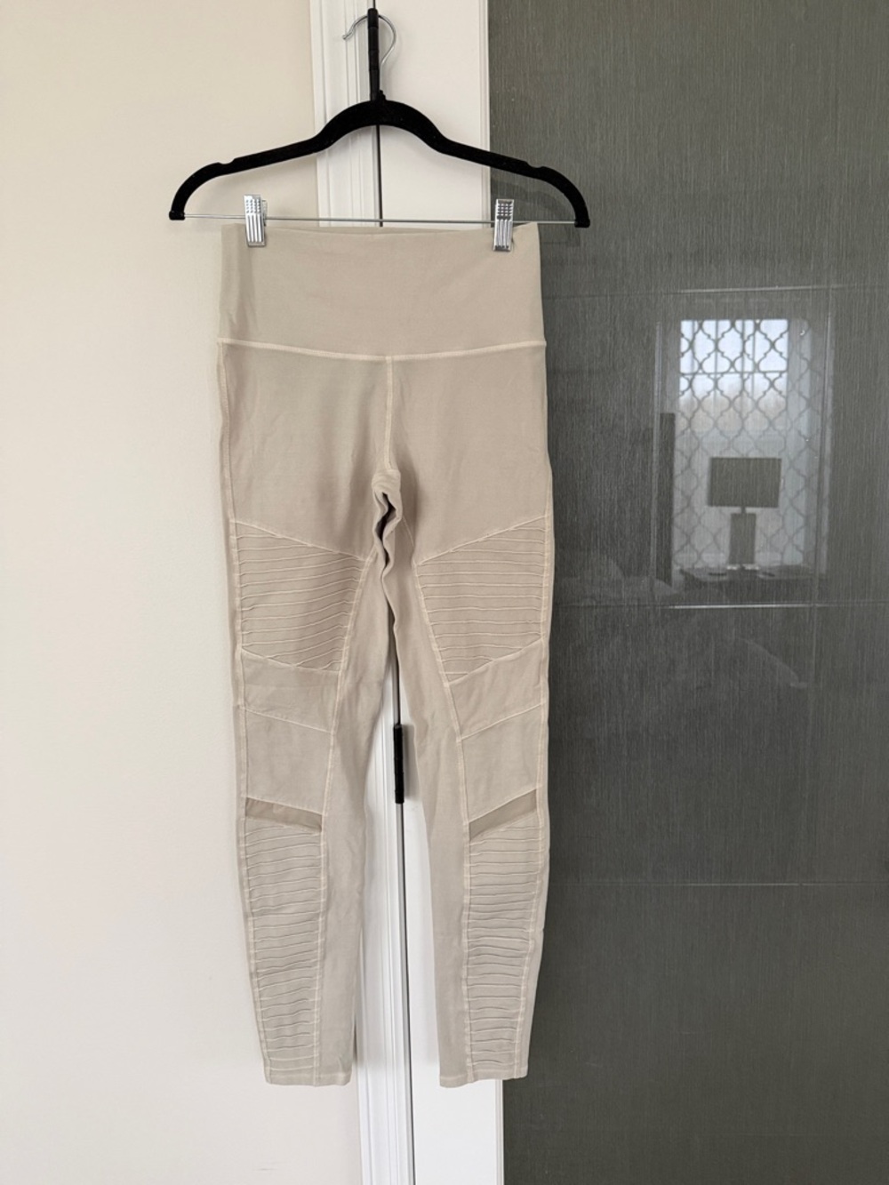 ALO Yoga Light Gray Slit-Panel Leggings